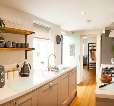 펜션 Sandholme - Location Great For Families 파일리