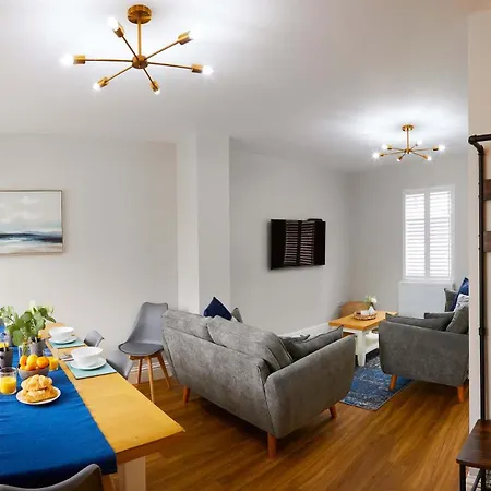 펜션 Sandholme - Location Great For Families 파일리